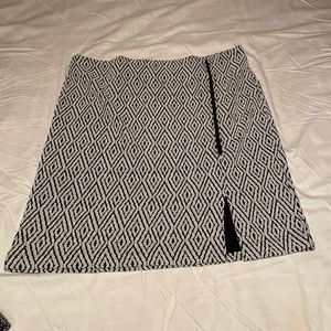 Emmaline plus-size short skirt, black and white